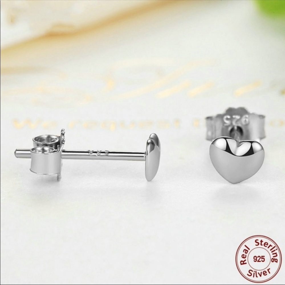 ✔️SuperDelicate925SilverHeartStudsClassicChic - Picture 3 of 3